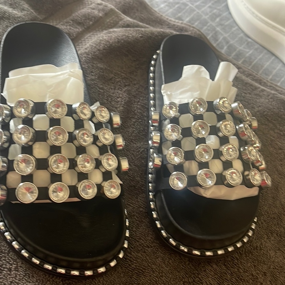 Slipper - Picture 1 of 3